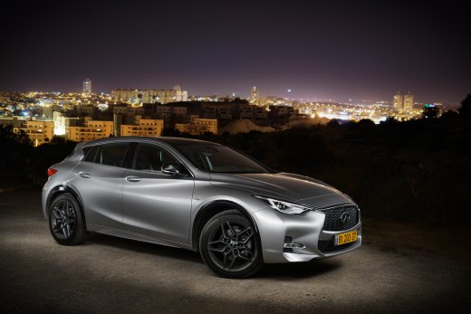 אינפיניטי Q30 אינפיניטי Q30
